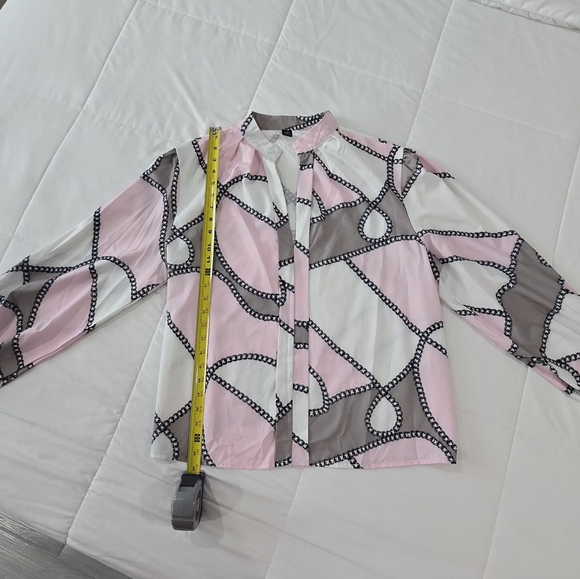 Stylish Pink and White Geometric Women's Top - Picture 2 of 6
